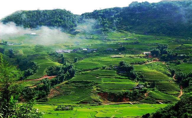 Chương trình đưa bạn đến với những cảnh đẹp thiên nhiên hùng vĩ mà không kém phần nên thơ của vùng núi Tây Bắc - Việt Nam